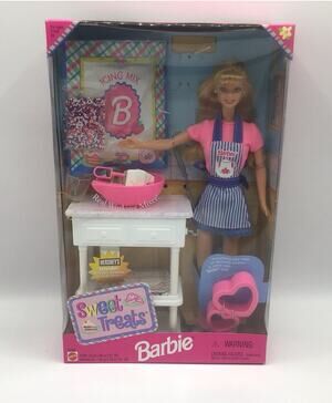1998 Sweet Treats Barbie Baking Playset Kitchen Cart Real Mixer Hersheys 20780